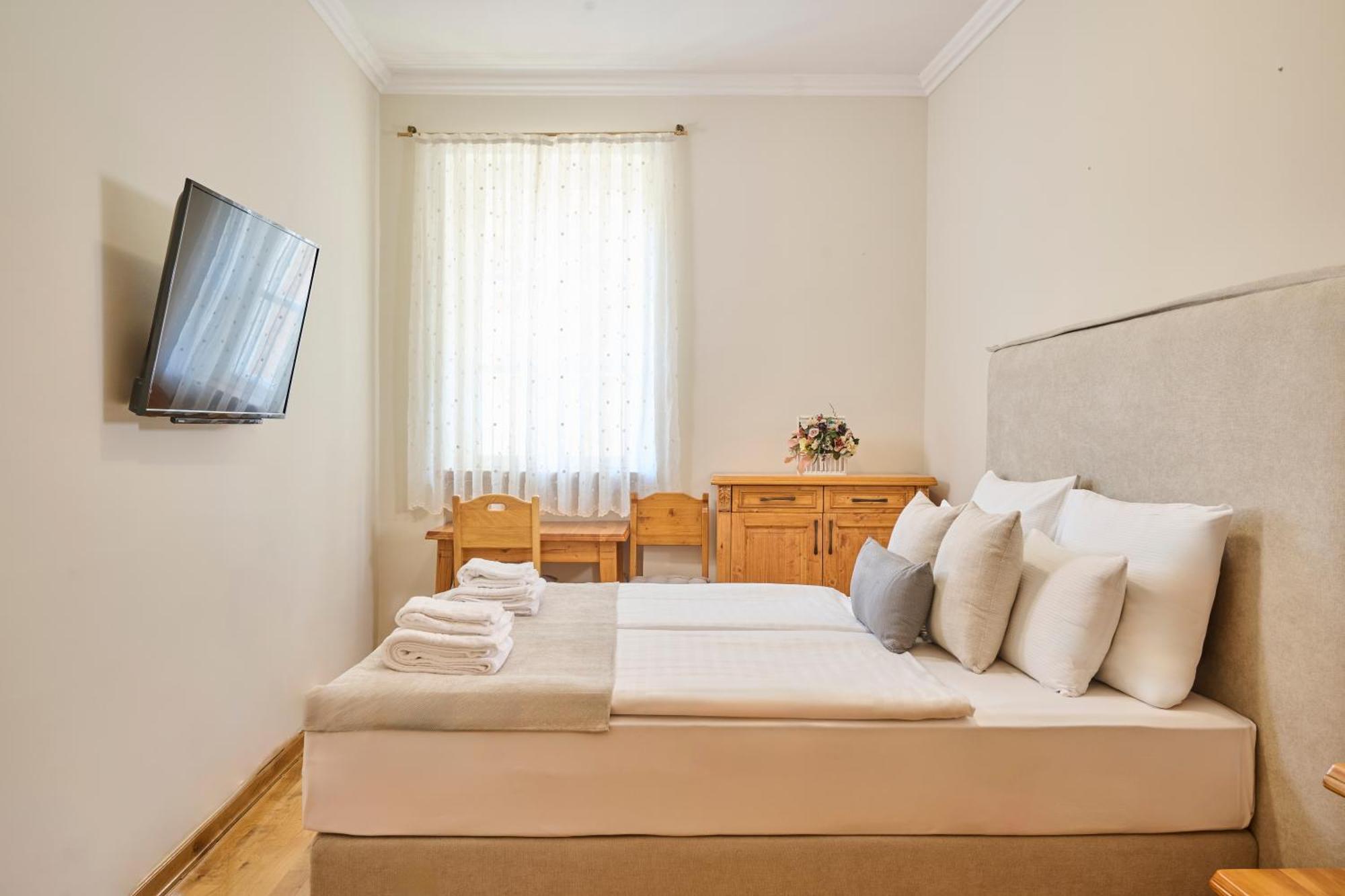 Hotel Kadoor 카를로바츠 외부 사진