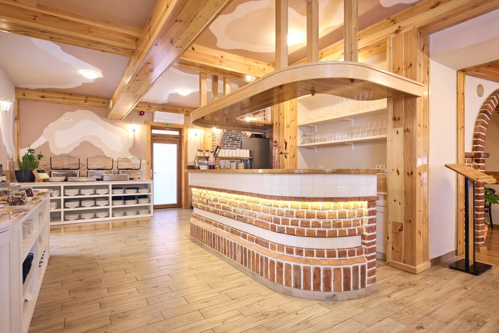 Hotel Kadoor 카를로바츠 외부 사진