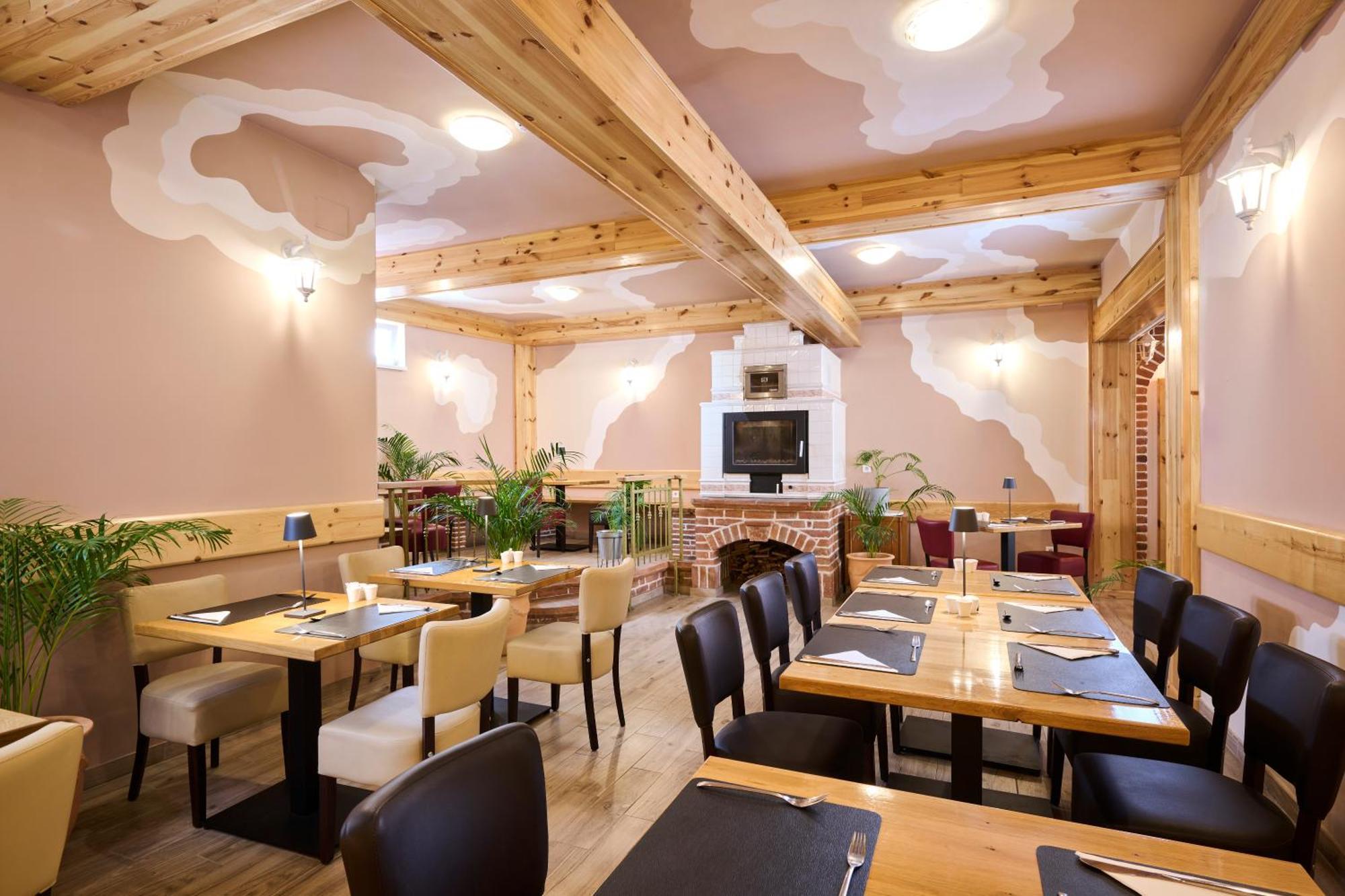 Hotel Kadoor 카를로바츠 외부 사진