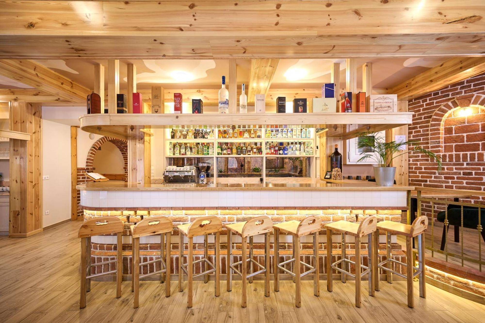 Hotel Kadoor 카를로바츠 외부 사진