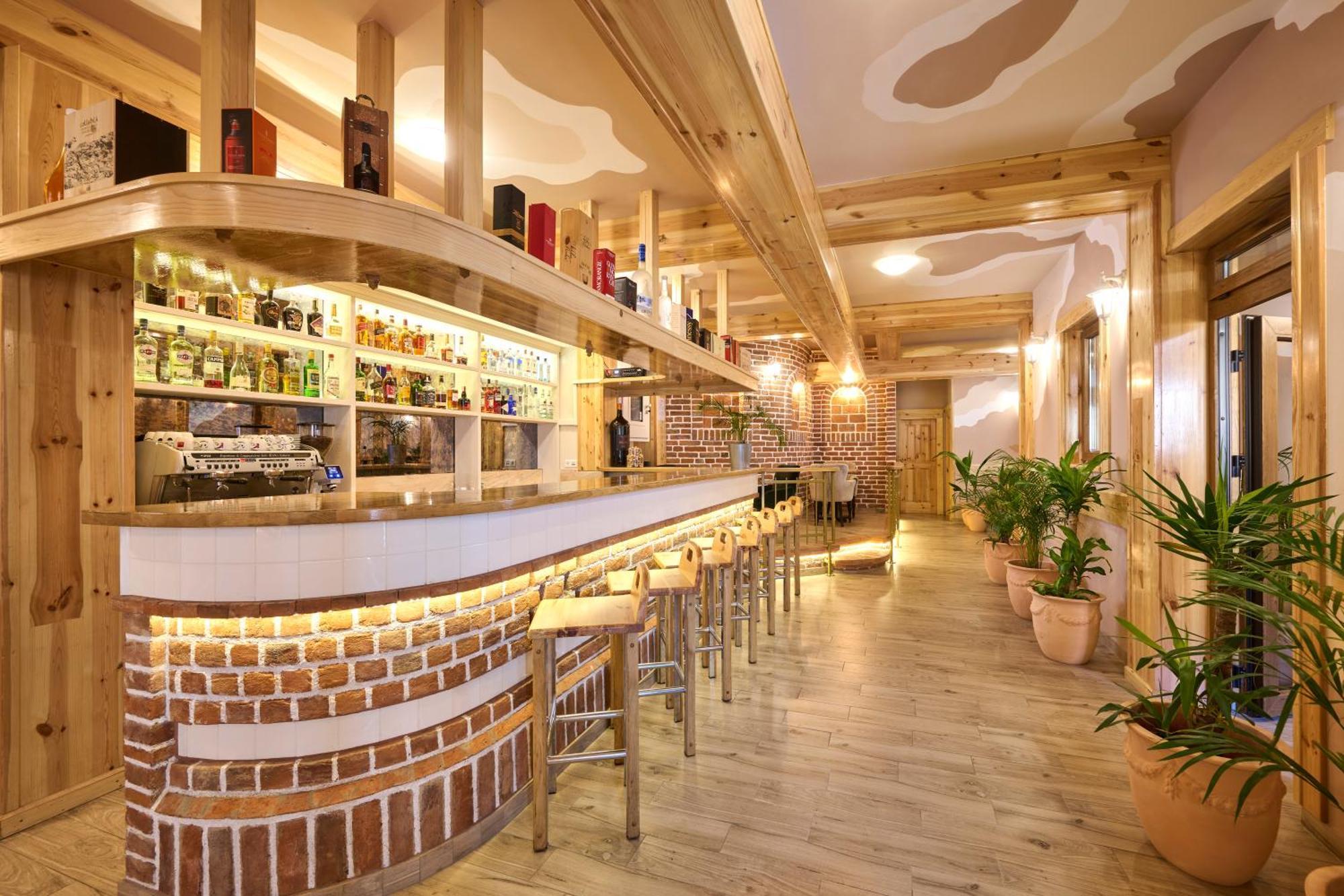Hotel Kadoor 카를로바츠 외부 사진