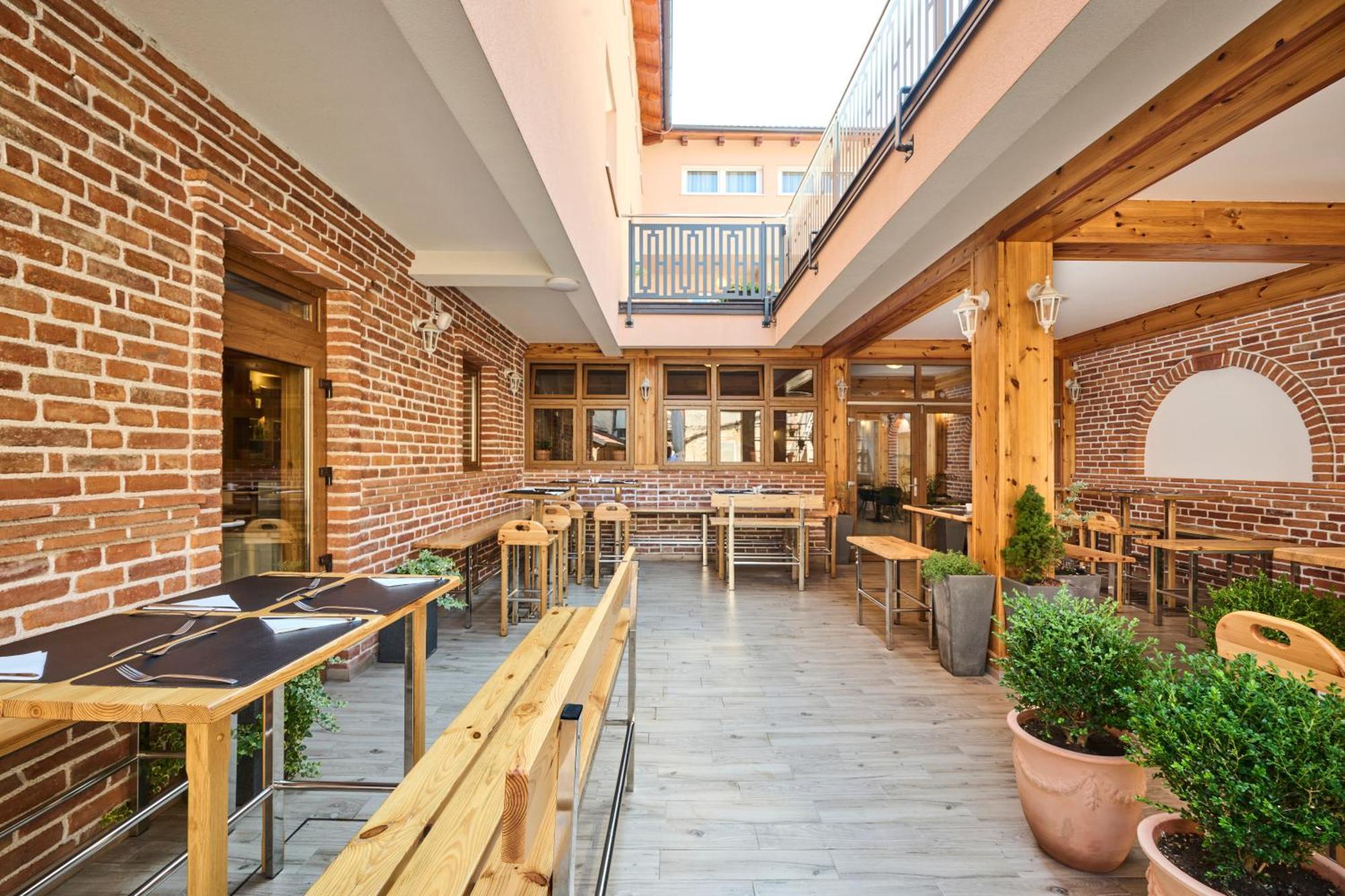 Hotel Kadoor 카를로바츠 외부 사진