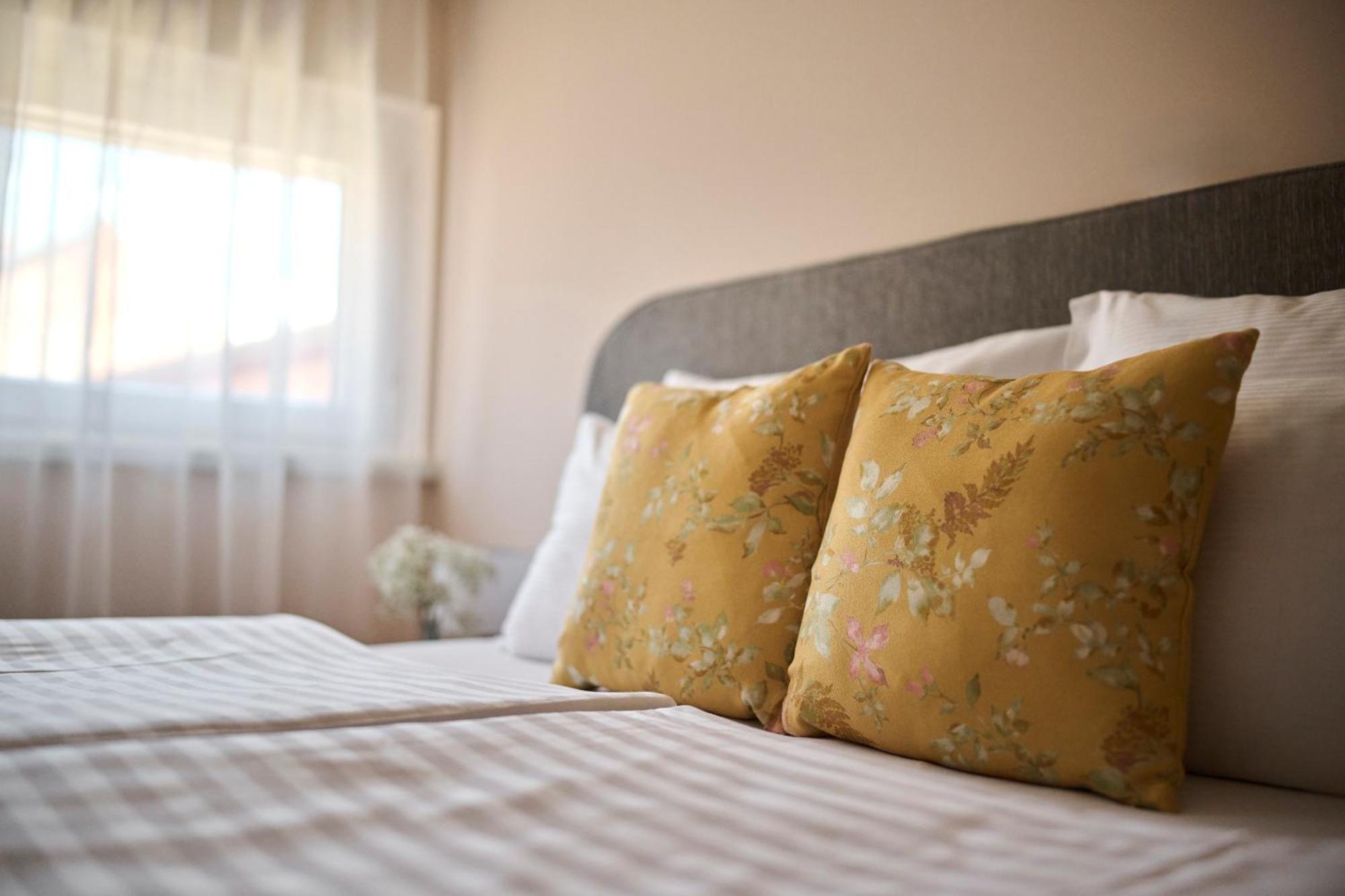 Hotel Kadoor 카를로바츠 외부 사진