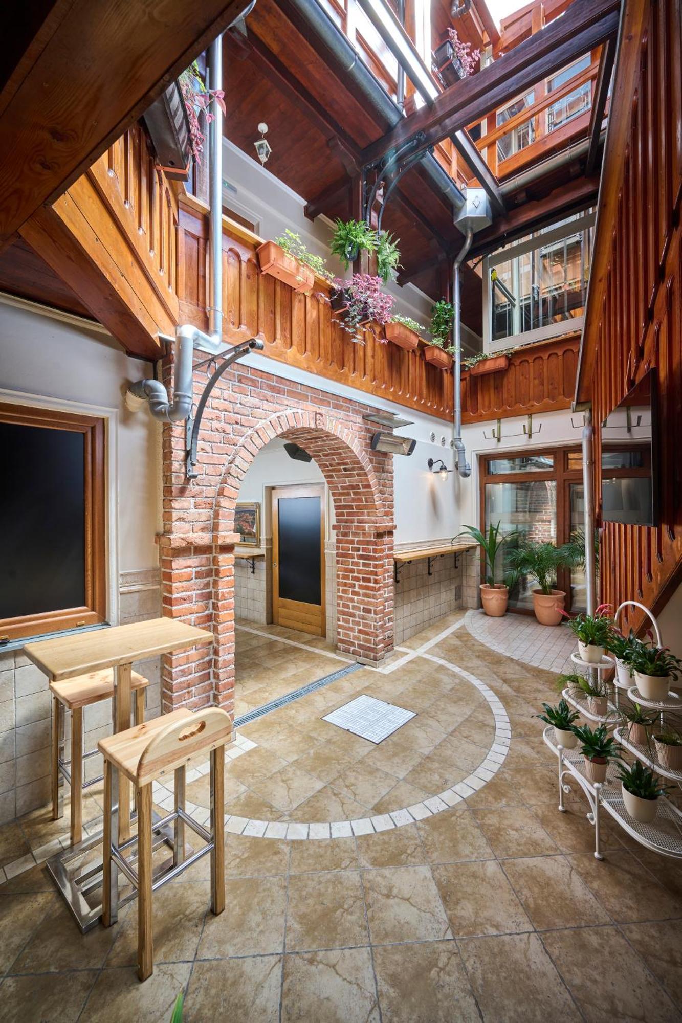 Hotel Kadoor 카를로바츠 외부 사진