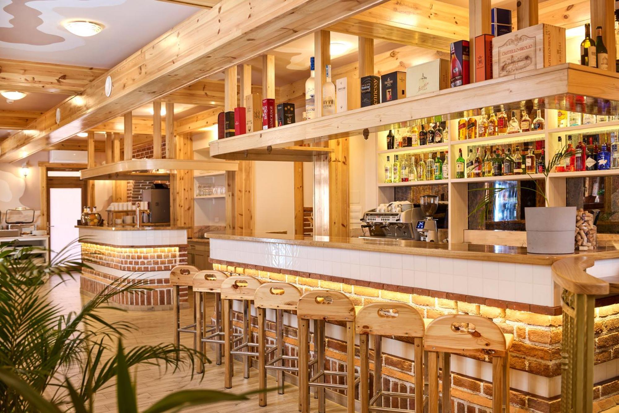 Hotel Kadoor 카를로바츠 외부 사진