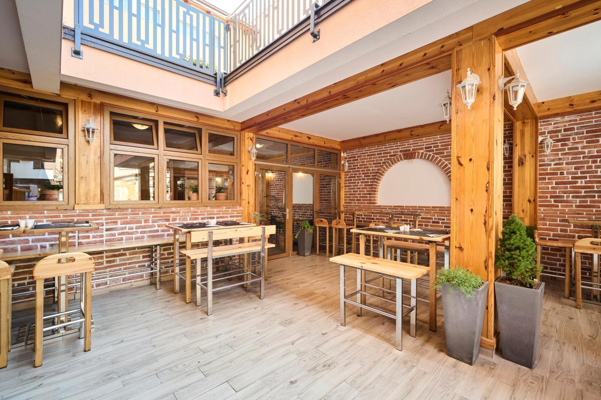 Hotel Kadoor 카를로바츠 외부 사진