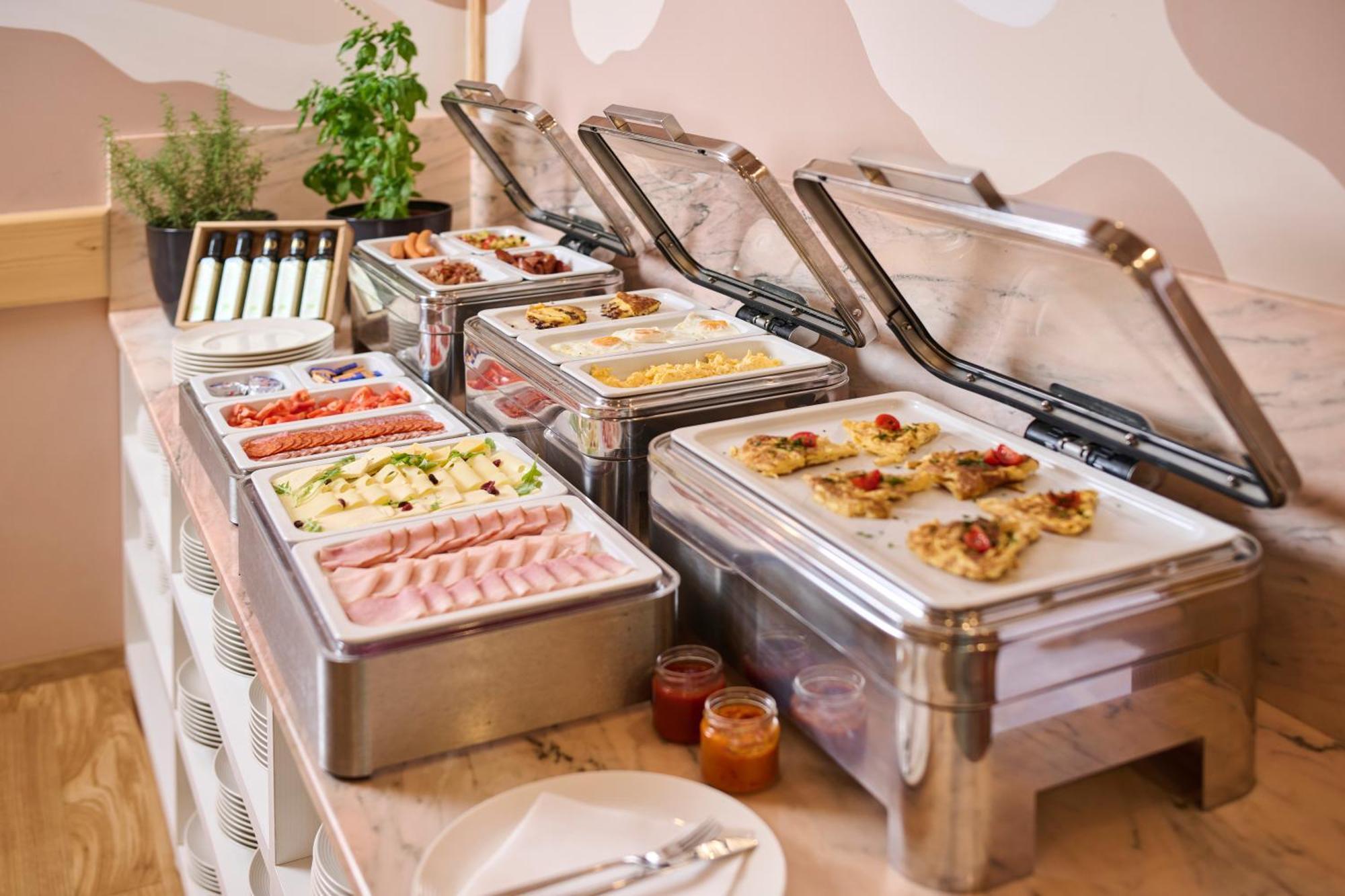 Hotel Kadoor 카를로바츠 외부 사진