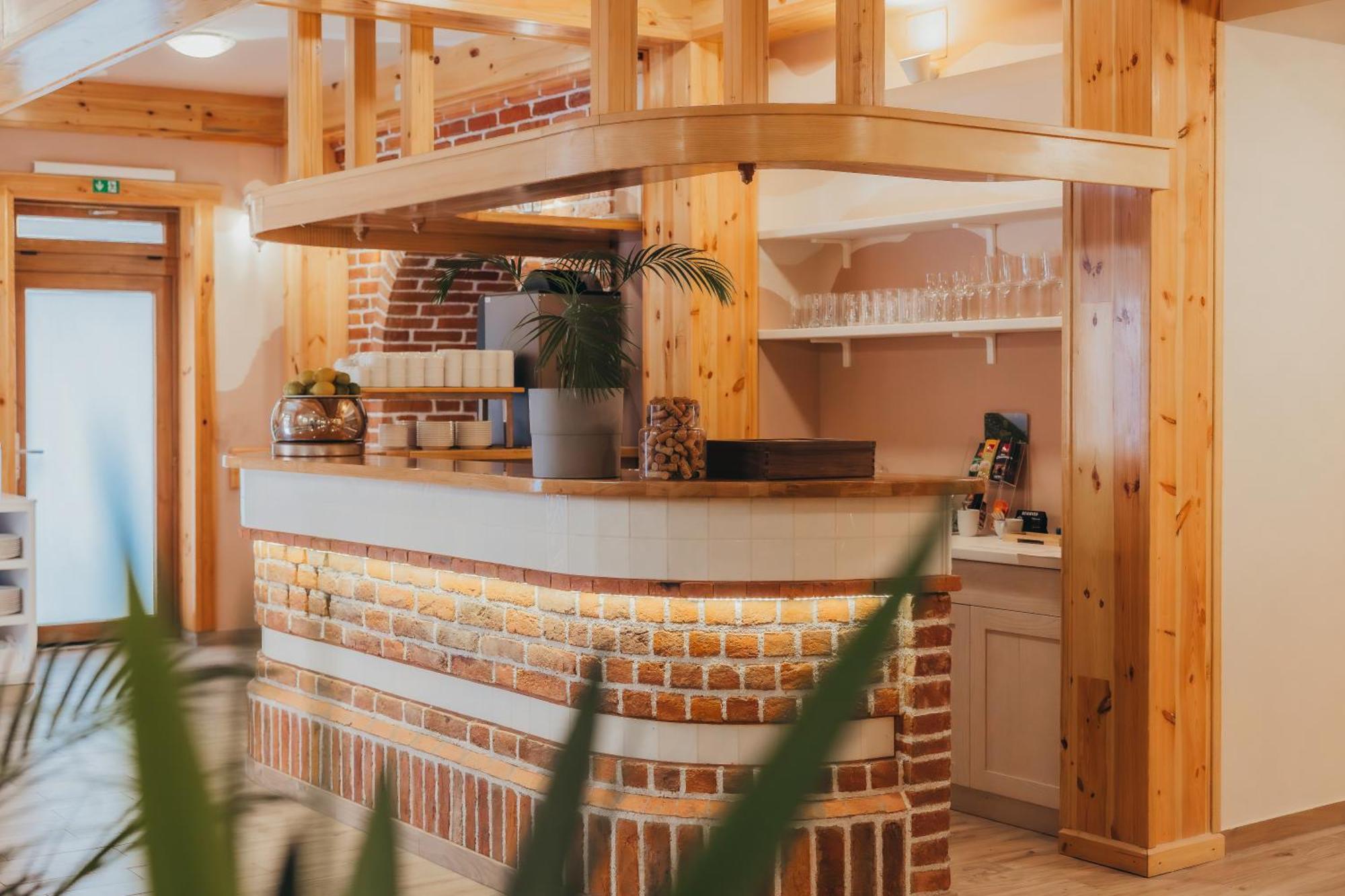 Hotel Kadoor 카를로바츠 외부 사진